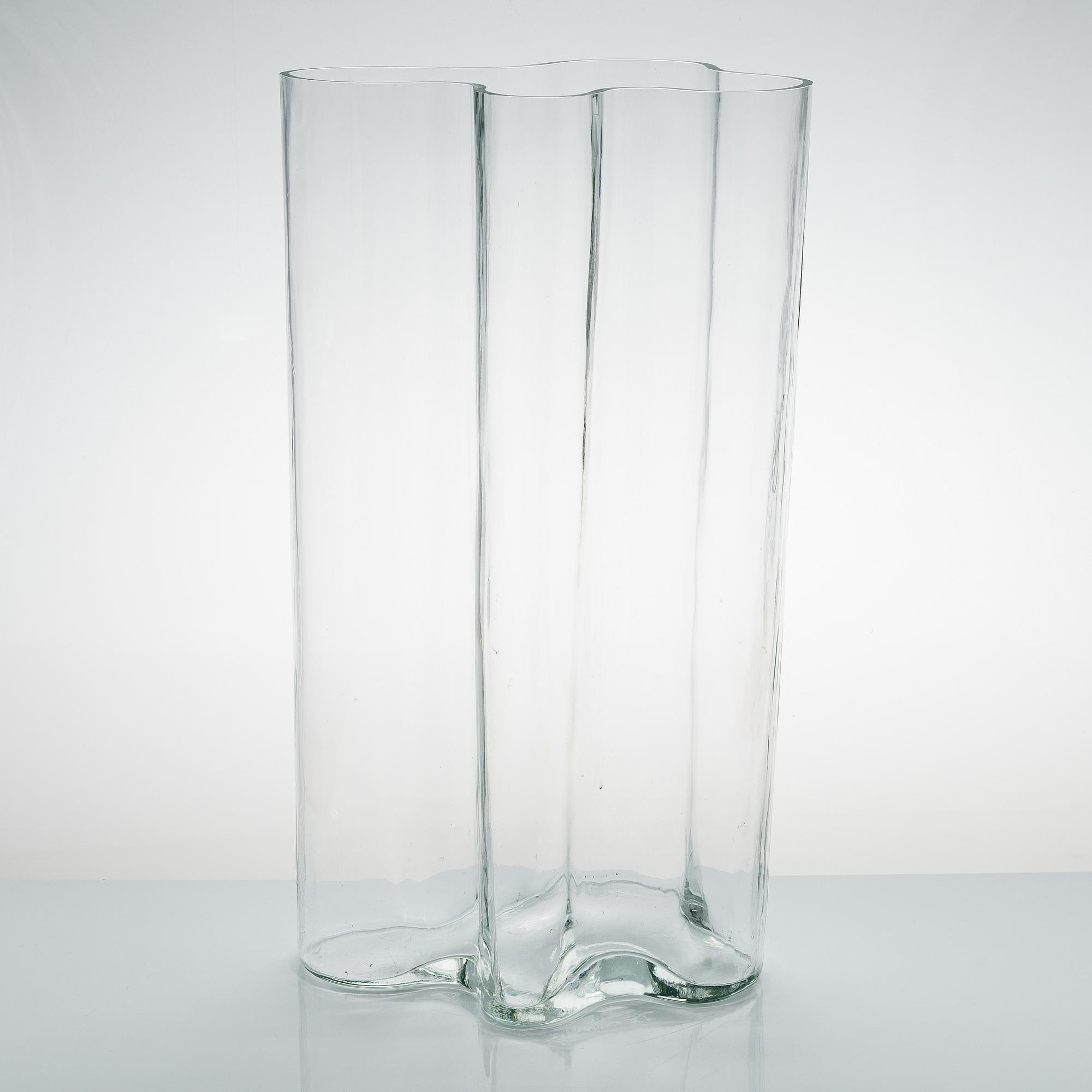 Alvar Aalto, vas, modell 0551, signerad Alvar Aalto 14/1988.