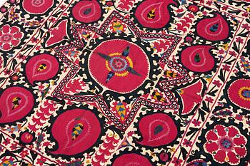 Semiantikt Suzani-broderi, Uzbekistan, ca 265 x 175 cm.