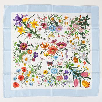 Gucci, a 'Flora' silk scarf.