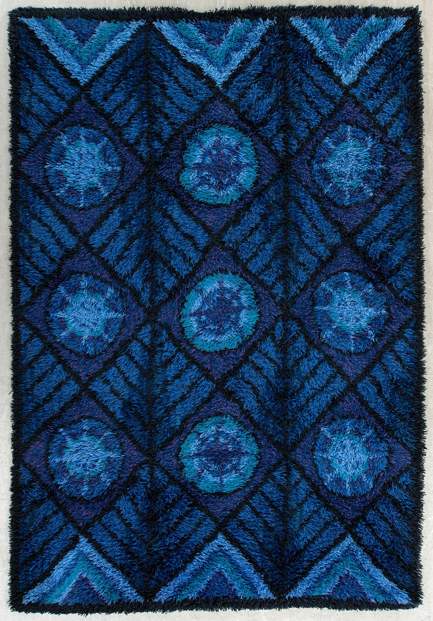 A possibly Marianne Richter machine made long pile rug ca 230 x 172 cm.