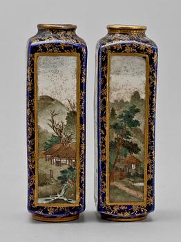 VASER, ett par, porslin, Satsuma, Japan, 1900-tal.