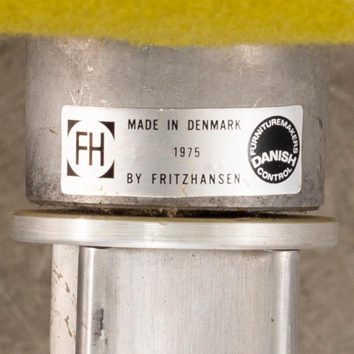 ARNE JACOBSEN, fåtölj, "Svanen", för Fritz Hansen Danmark 1975.