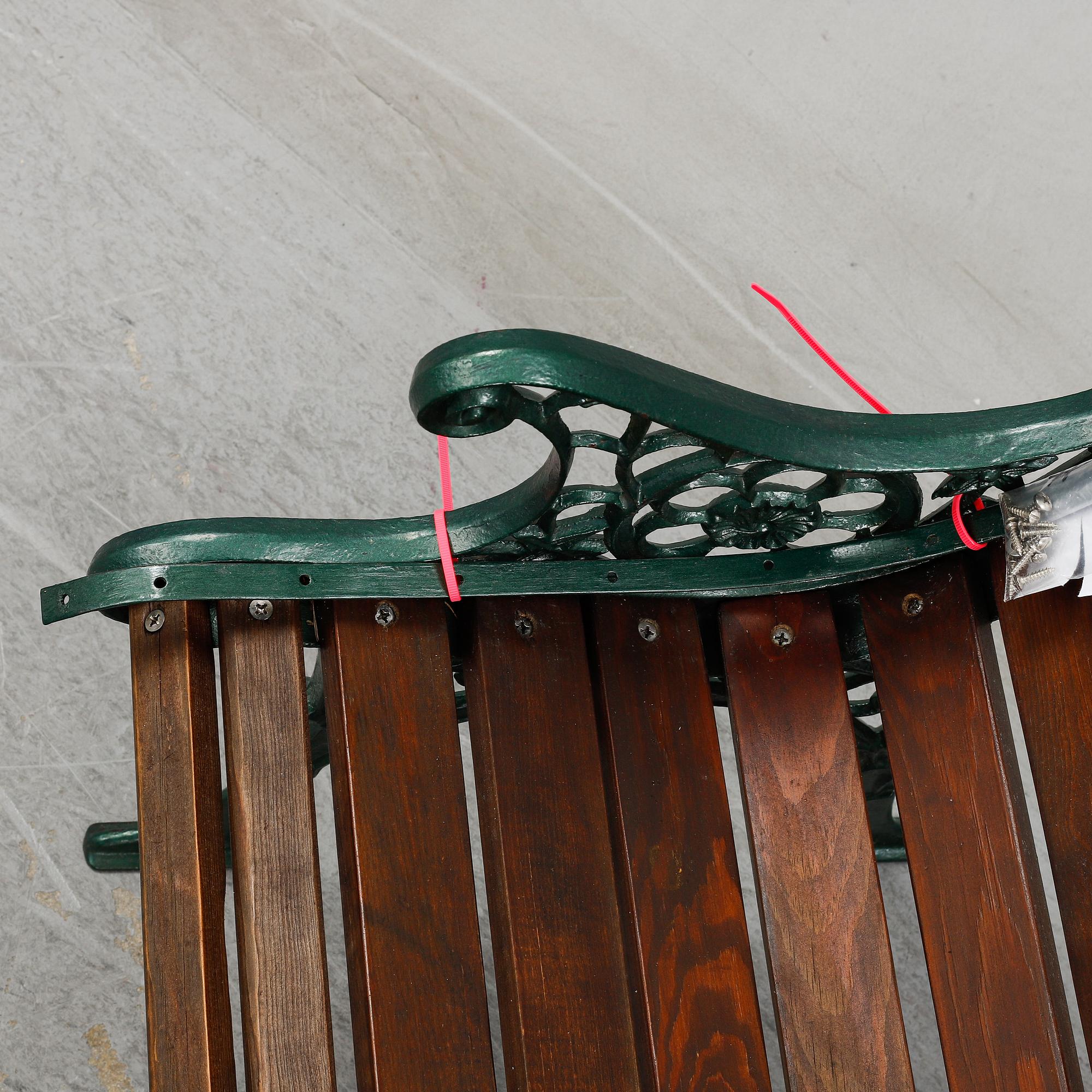A tennis-/gardenbench, GLTK Gothenburg.