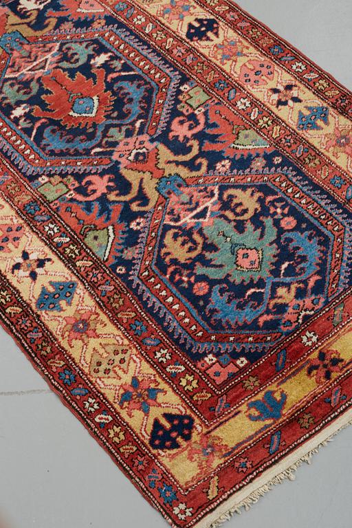 A RUNNER, a semi-antique Azerbaijan, ca 545,5 x 102,5 cm (as well as one end with 2 cm flat weave).