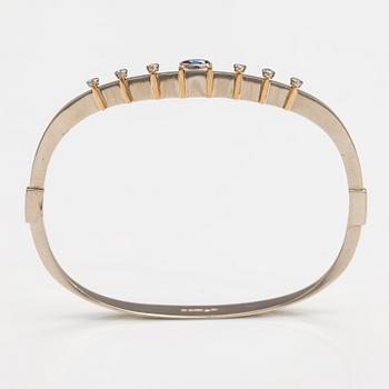 Elis Kauppi, An 18K white and yellow gold bracelet with a sapphire and diamonds. Kupittaan kulta, Turku 1982.