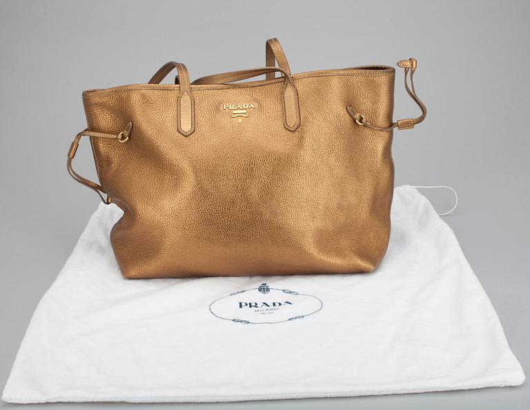 VÄSKA, Prada.
