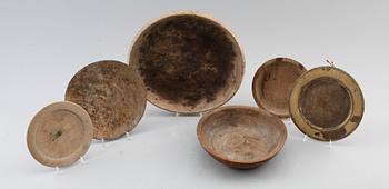 TALLRIKAR OCH SKÅLAR, 6 st, trä, 1700-/1800-tal.