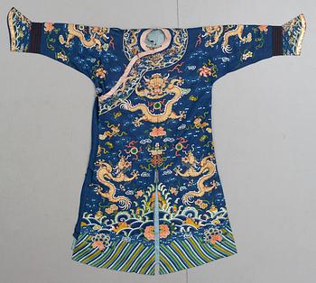 ROCK, siden. Kina omkring 1900. Höjd 126 cm.