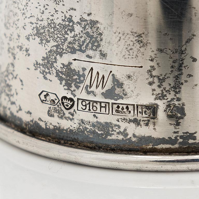 Tapio Wirkkala, kynttilänjalka, hopeaa, TW 189, Kultakeskus 1962.