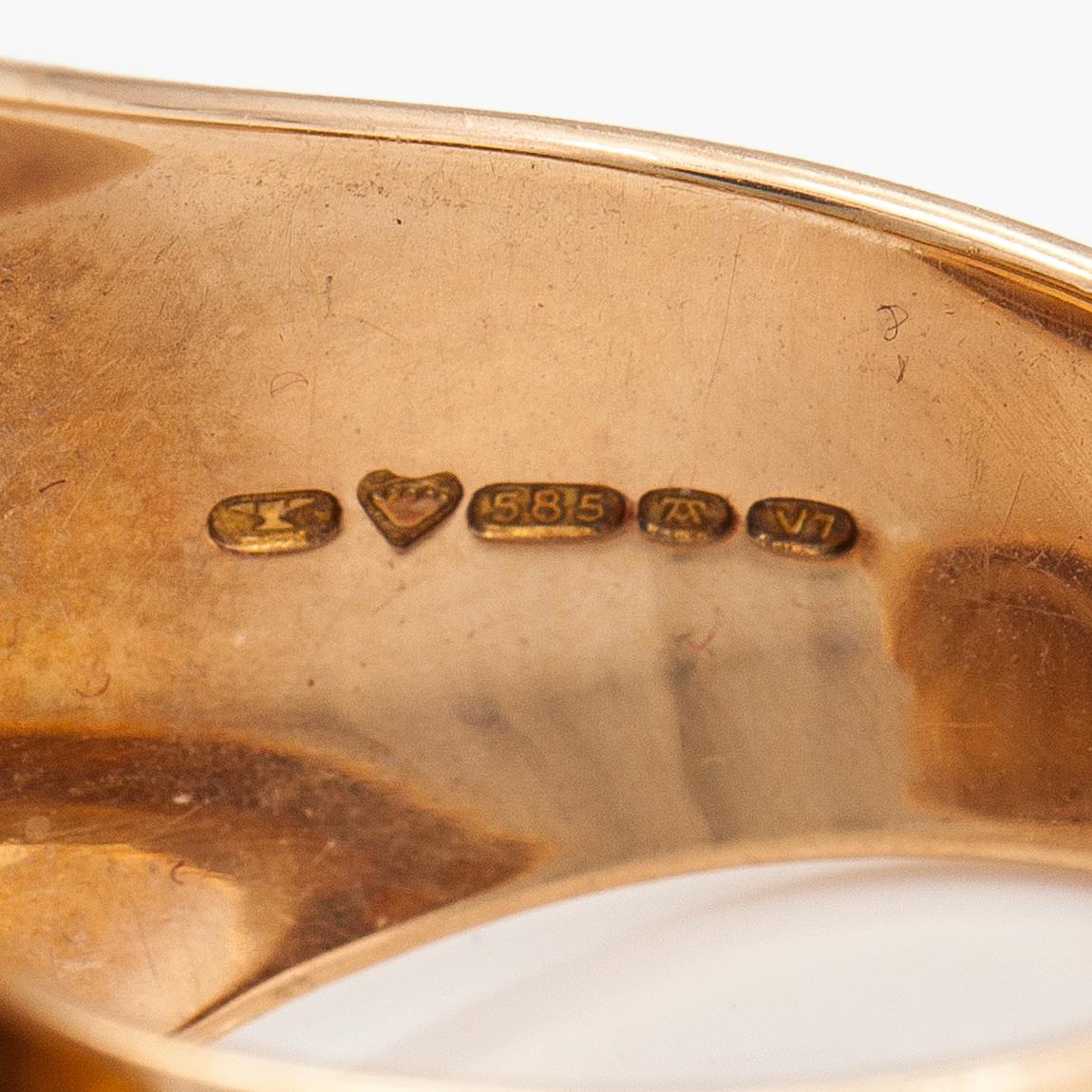 Elis Kauppi, A 14K gold ring with a spectrolite. Kupittaan kulta, Turku 1974.