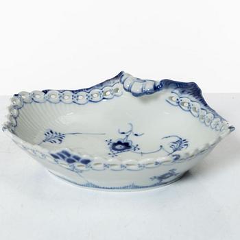 Royal Copenhagen, a set of five porcelain service pieces, 'Musselmalet' / 'Blue Fluted, Denmark.