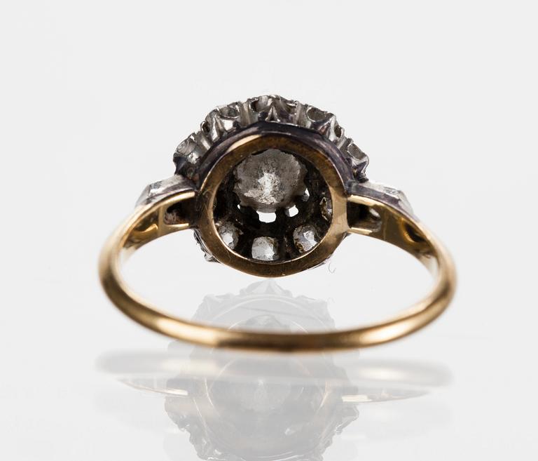 RING, guld 14k, ostämplad, 13 gammalslipade diamanter, totalt vikt ca 1,50 ct.