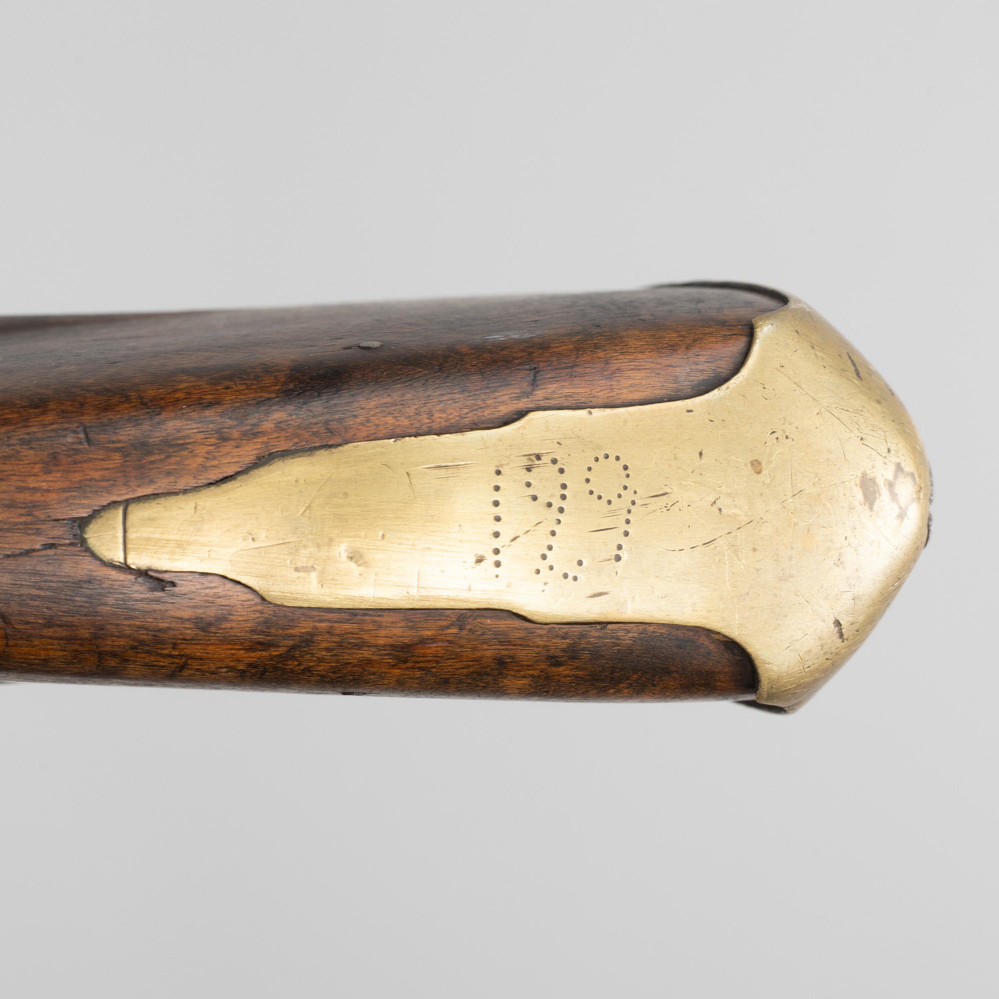 Flintlåsmusköt, brittiskt m/1794 med bajonett, svenskt s.k. subsidiegevär.