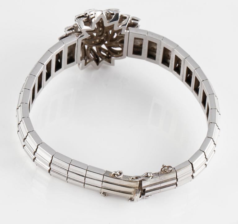 ARMBAND, 18K vitguld med åttkantslipade diamanter. Vikt 47,7 gram.