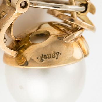 Gaudy ett par örhängen 18K guld med odlade Söderhavs- och Tahitipärlor.