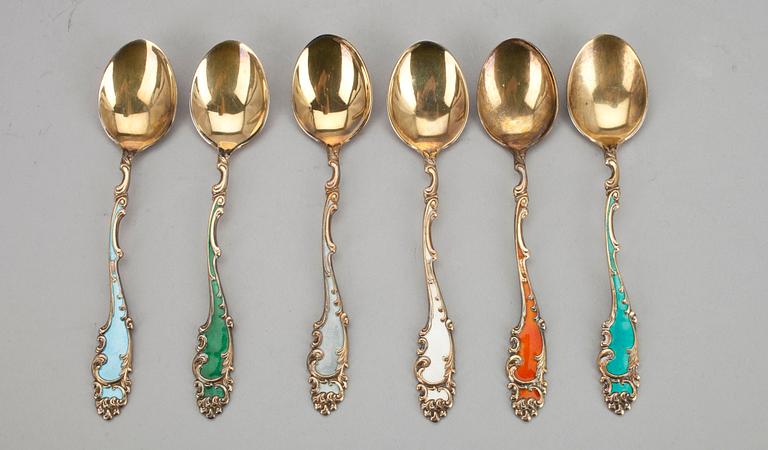 MOCKASKEDAR, 6 st, förgyllt silver. Bröderna Sundqvist, Helsingfors, 1960. L 12.