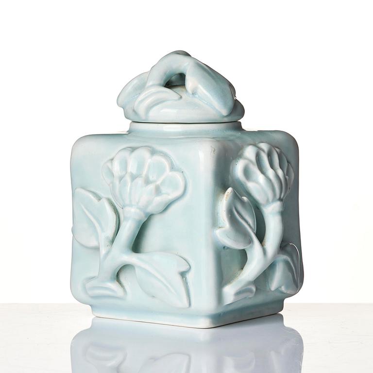Wilhelm Kåge, a glazed ceramic tea caddy with cover, Gustavsberg, 1925.