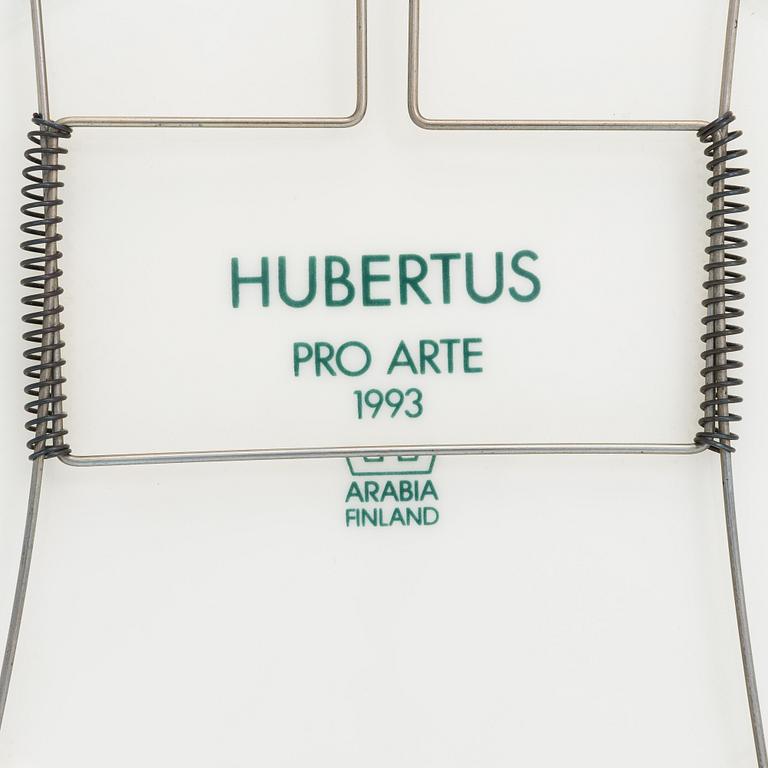 Dorrit von Fieandt, fat, porslin, signerad DF, stämpelmärkt Hubertus Pro Arte 1993, Arabia.