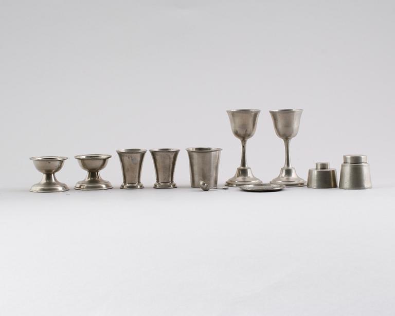SAMLING TENNFÖREMÅL, 9 delar, 1800-/1900-tal.