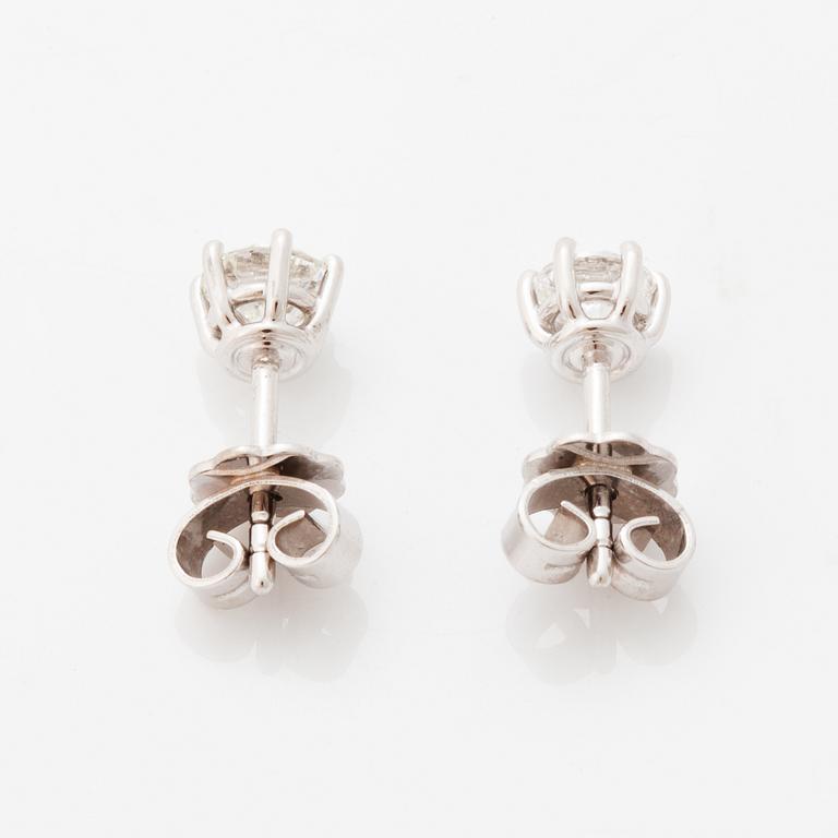 Brilliant-cut diamond stud earrings.