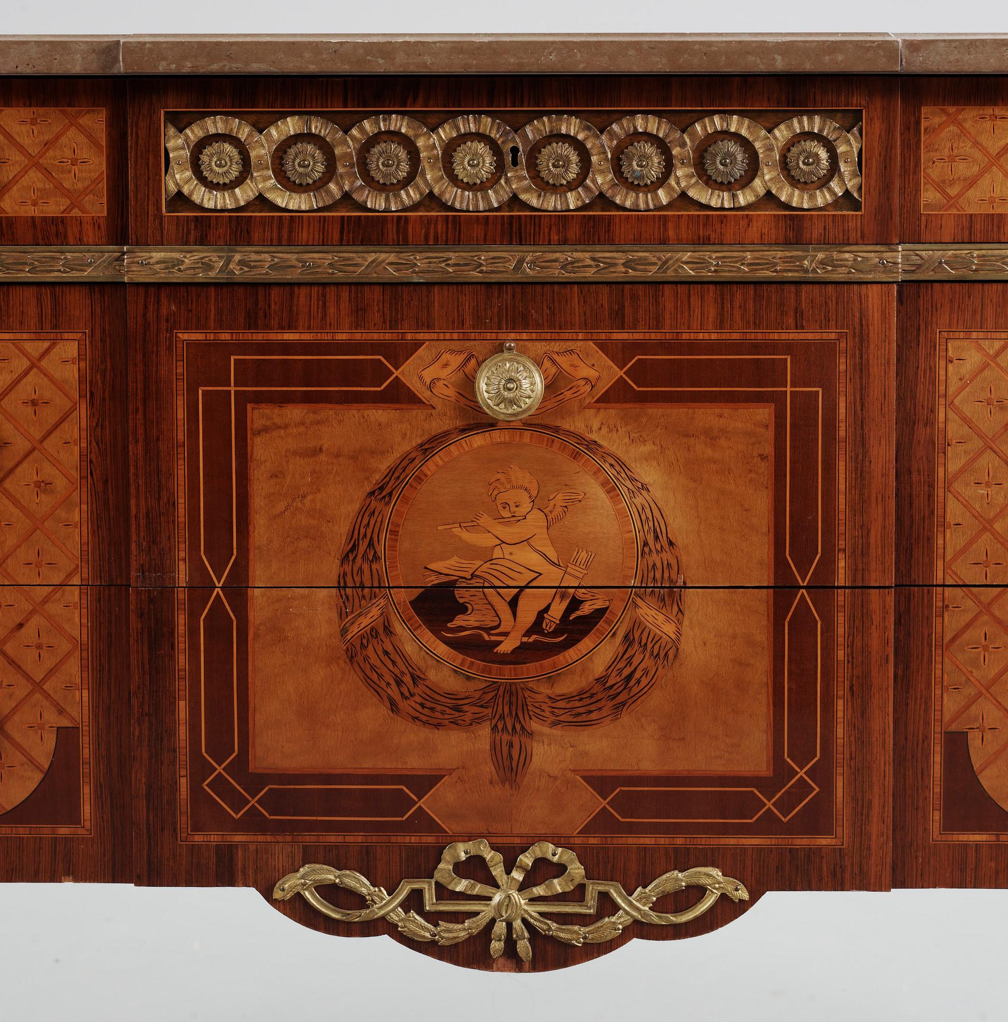 BYRÅ, gustaviansk stil, 1900-talets första hälft.