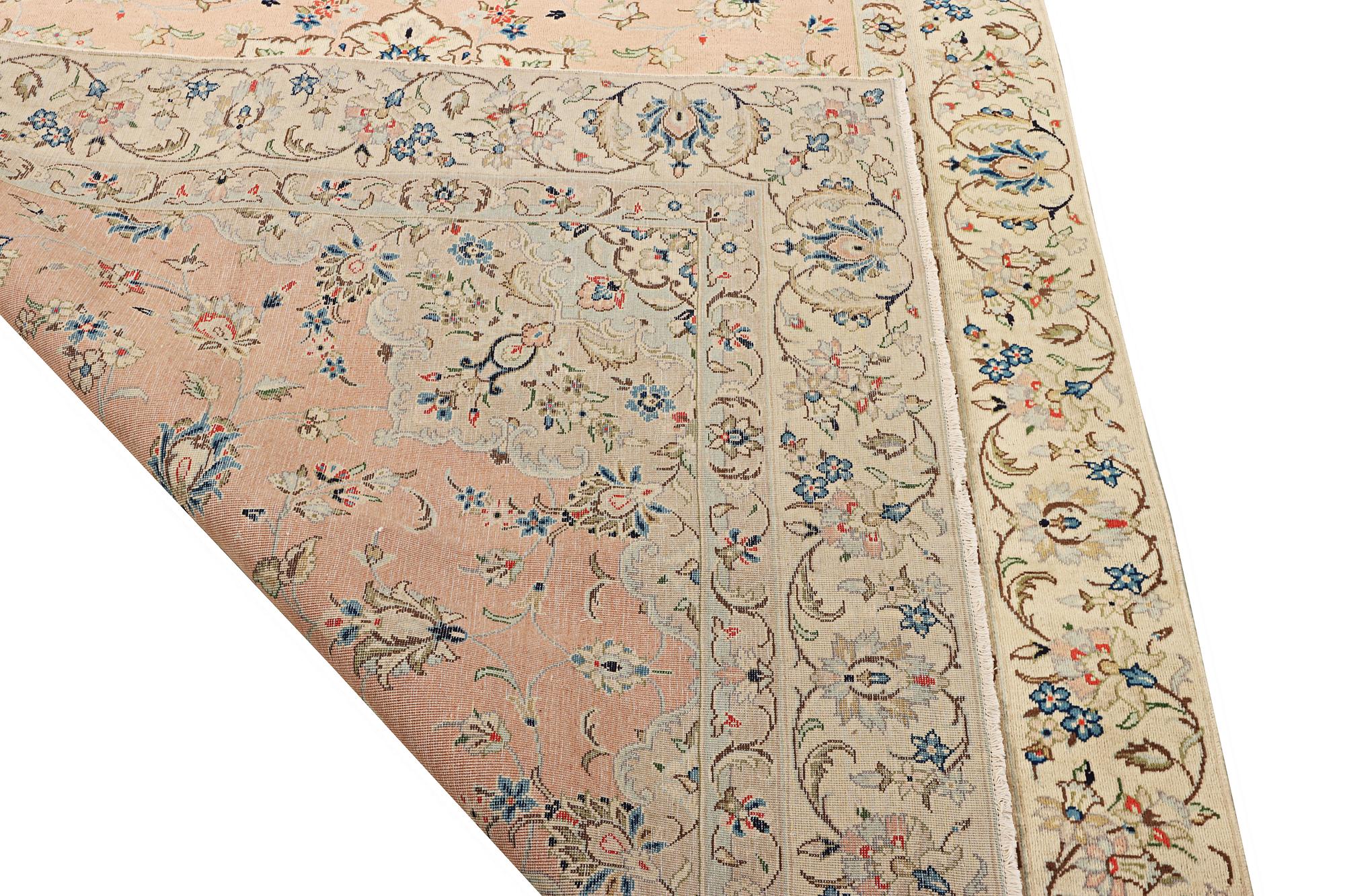 A Kashan crpet, a. 284 x 181 cm.