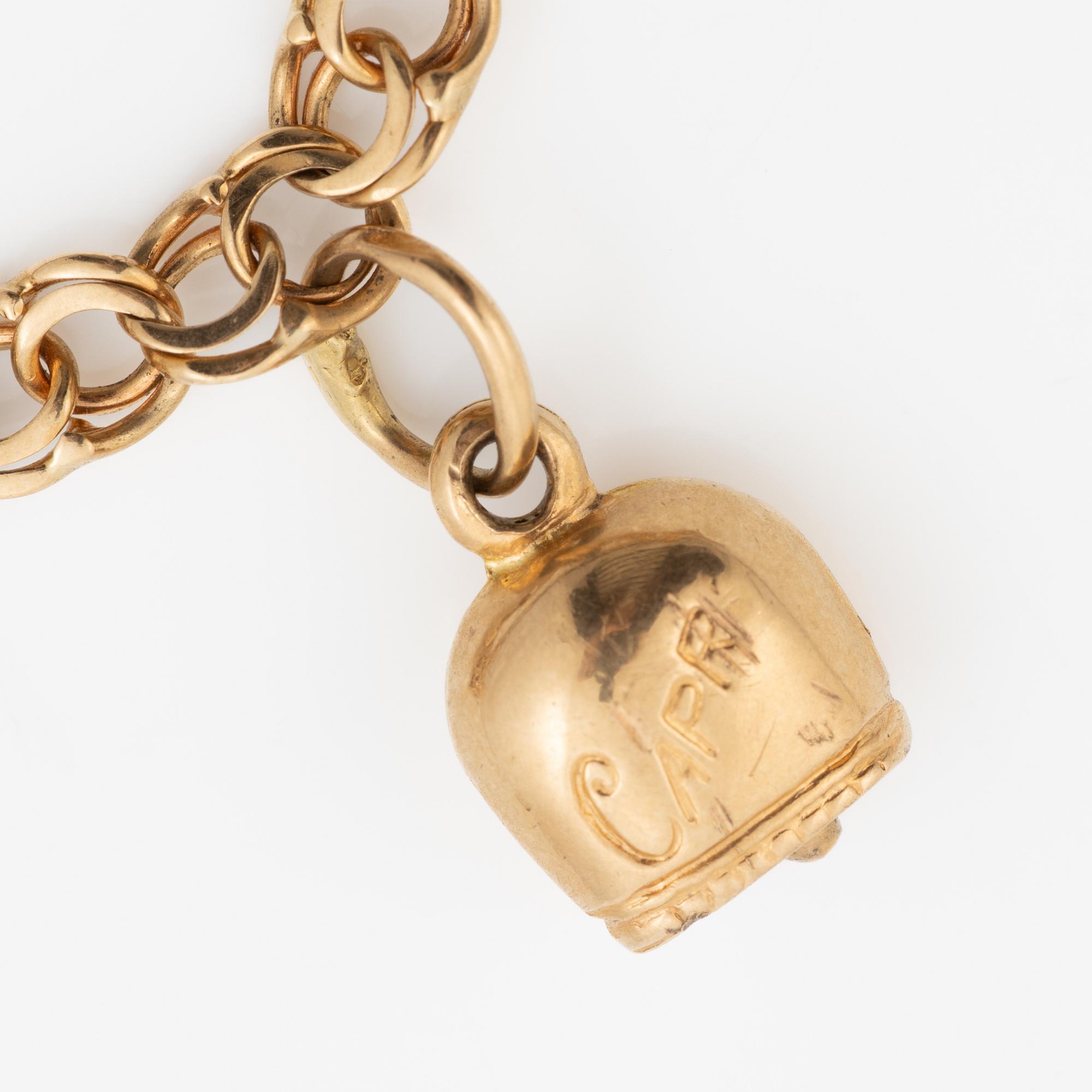 Bracelet, 18K gold bismarck link. With charms.