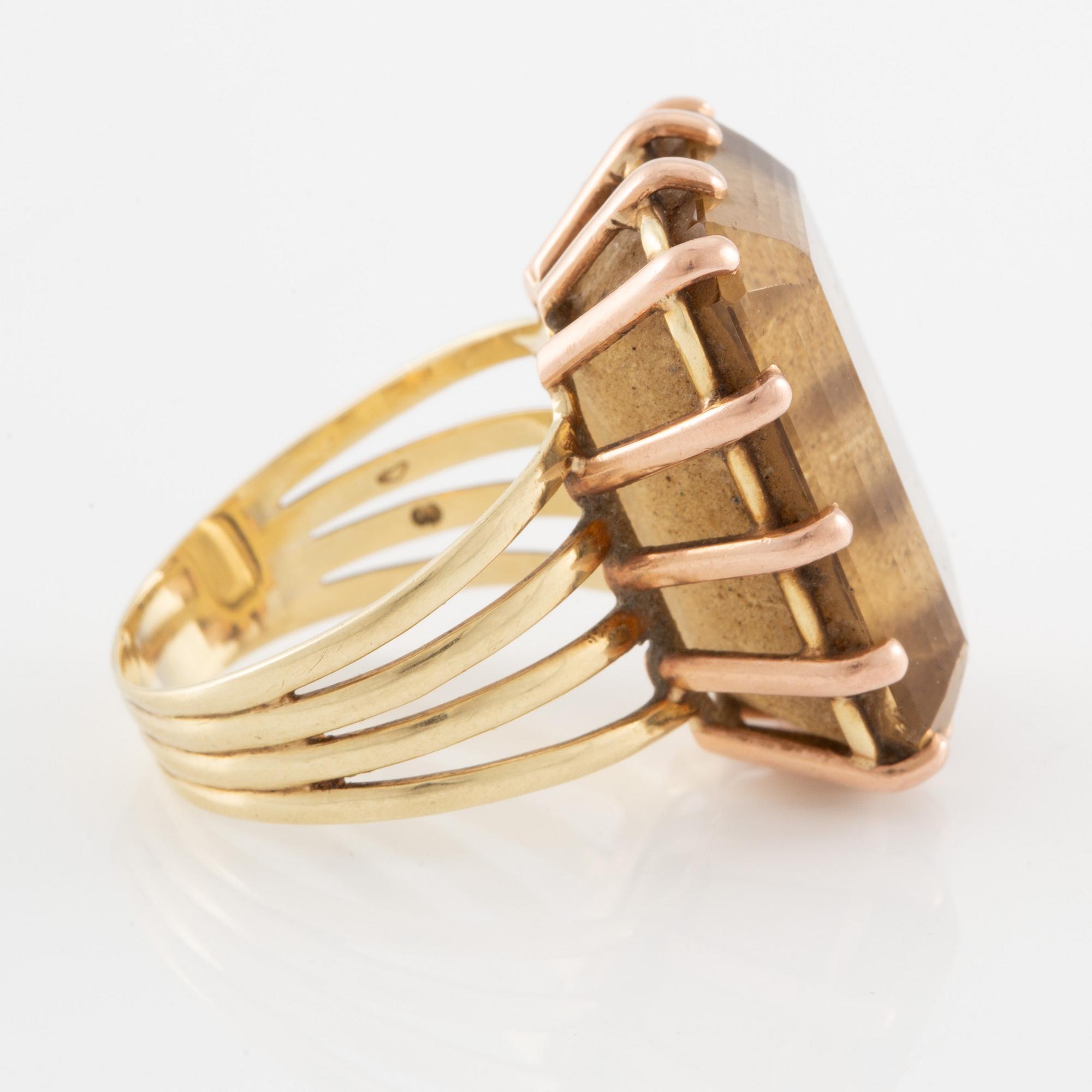 Ring 14K gold with citrine.