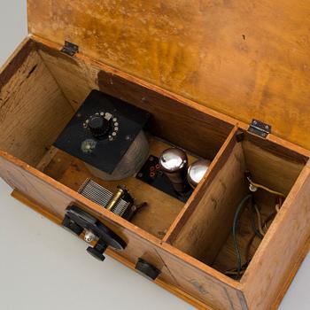 A radio and a loudspeaker, including Philips, 1930´s/40´s.