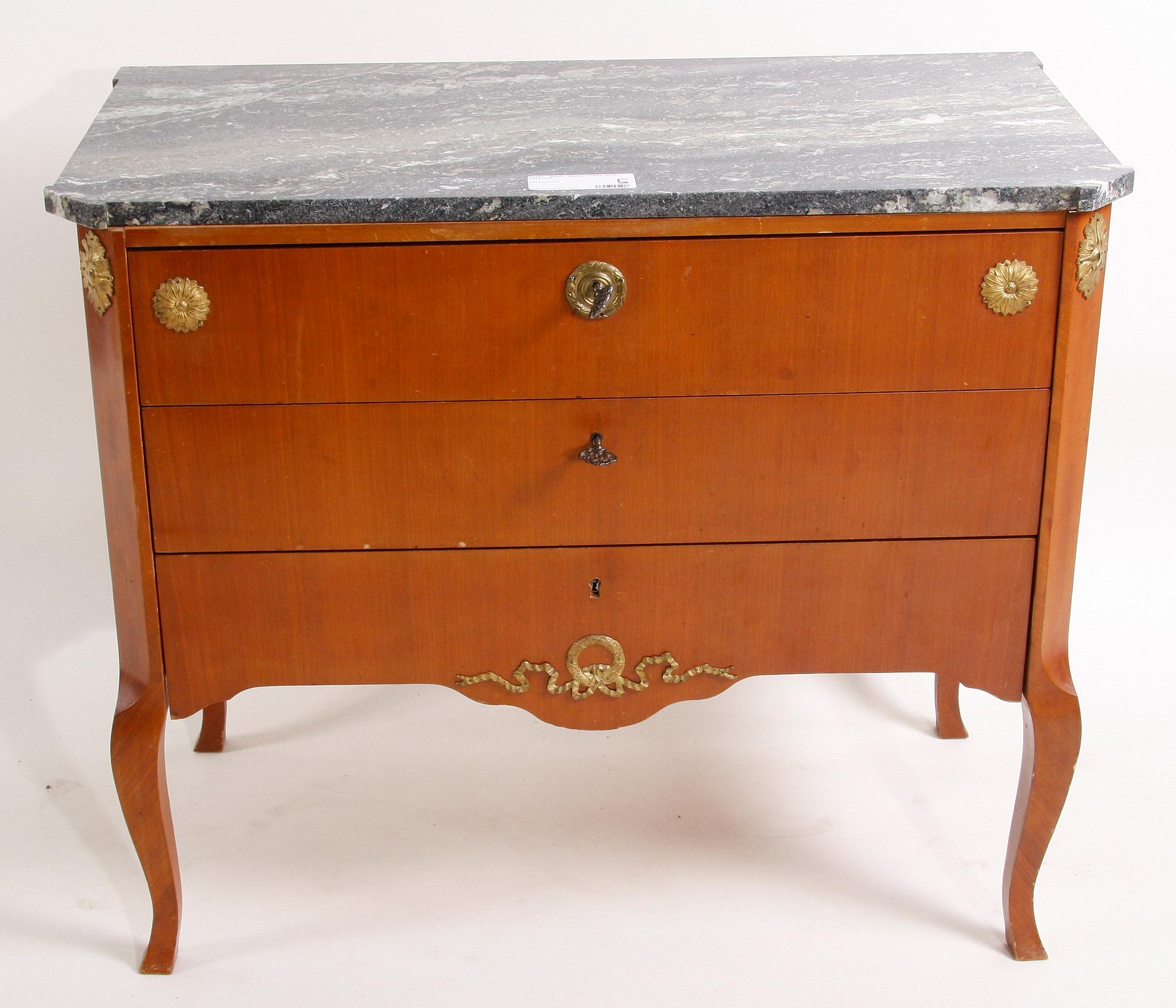 BYRÅ. Gustaviansk stil, 1900-tal.