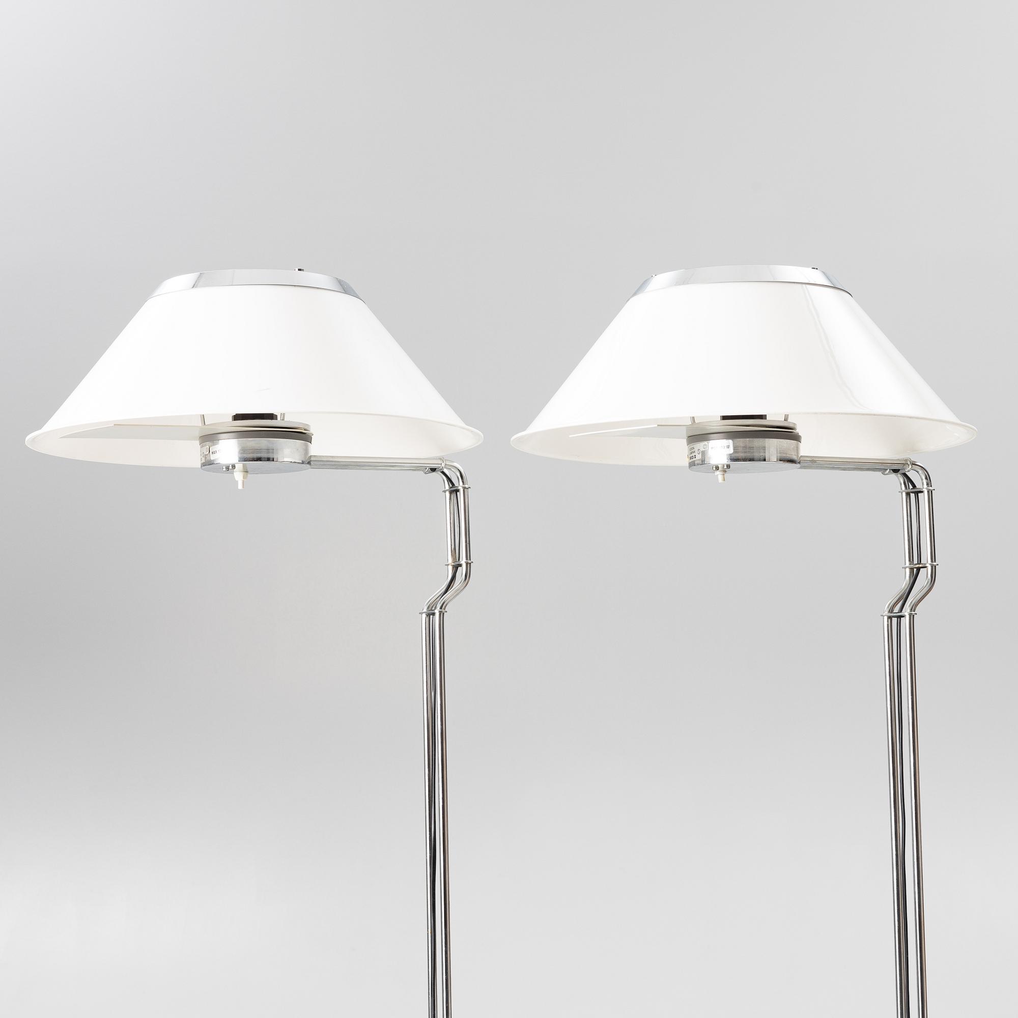 Per Sundstedt, golvlampor, ett par,  samt bordslampa, "Mars", Kosta Lampan, resp Ateljé Lyktan, sent 1900-tal.