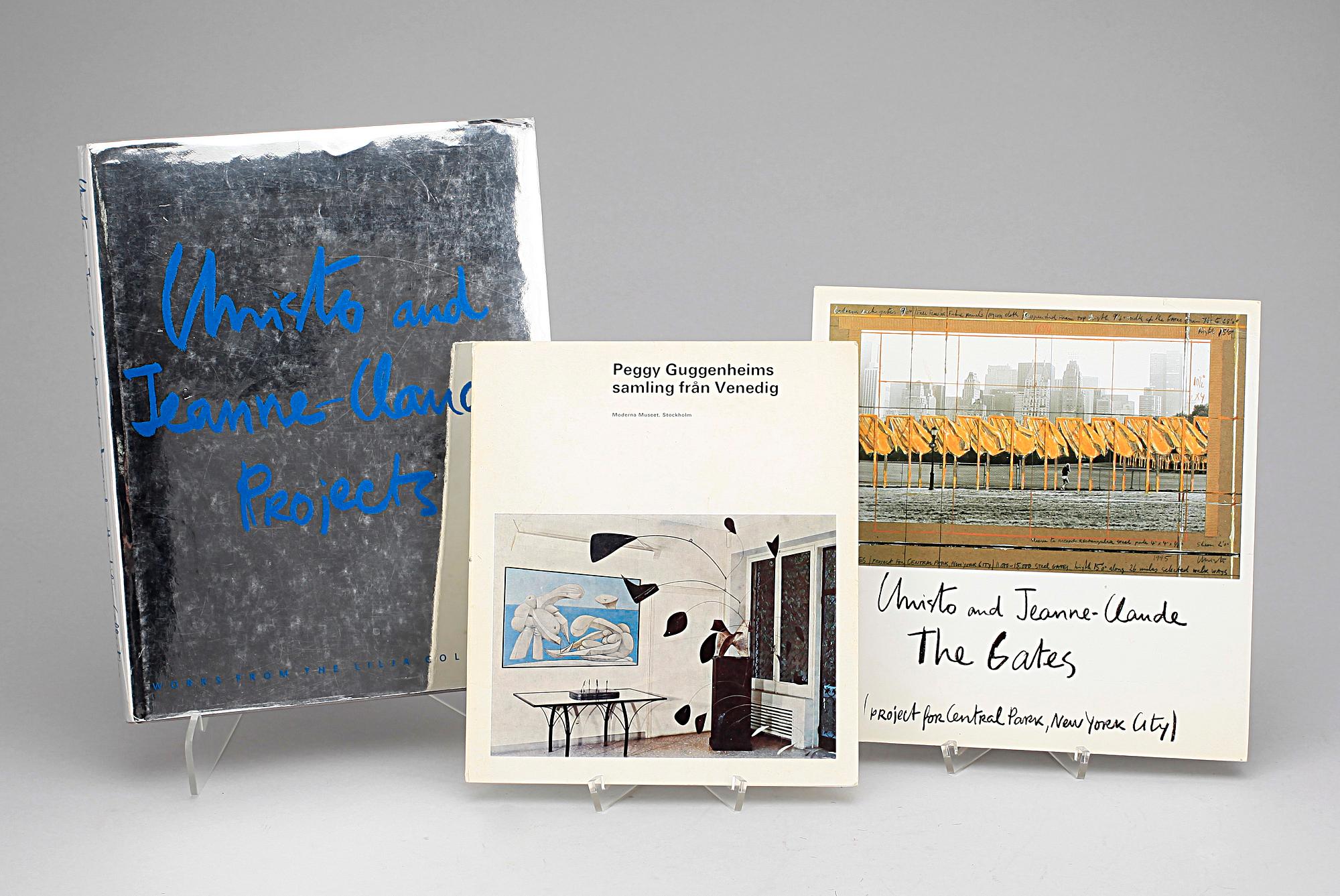BÖCKER, 2 st, Christo and Jeanne-Claude, signerade. Samt Peggy Guggenheims samling från Venedig, signerad 19:e dec, 1966.