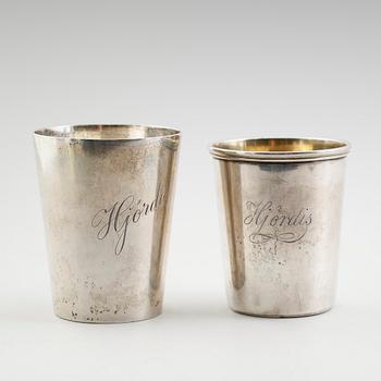 BÄGARE, 2 st, silver, 1800/1900-tal. Vikt ca 165 gram.