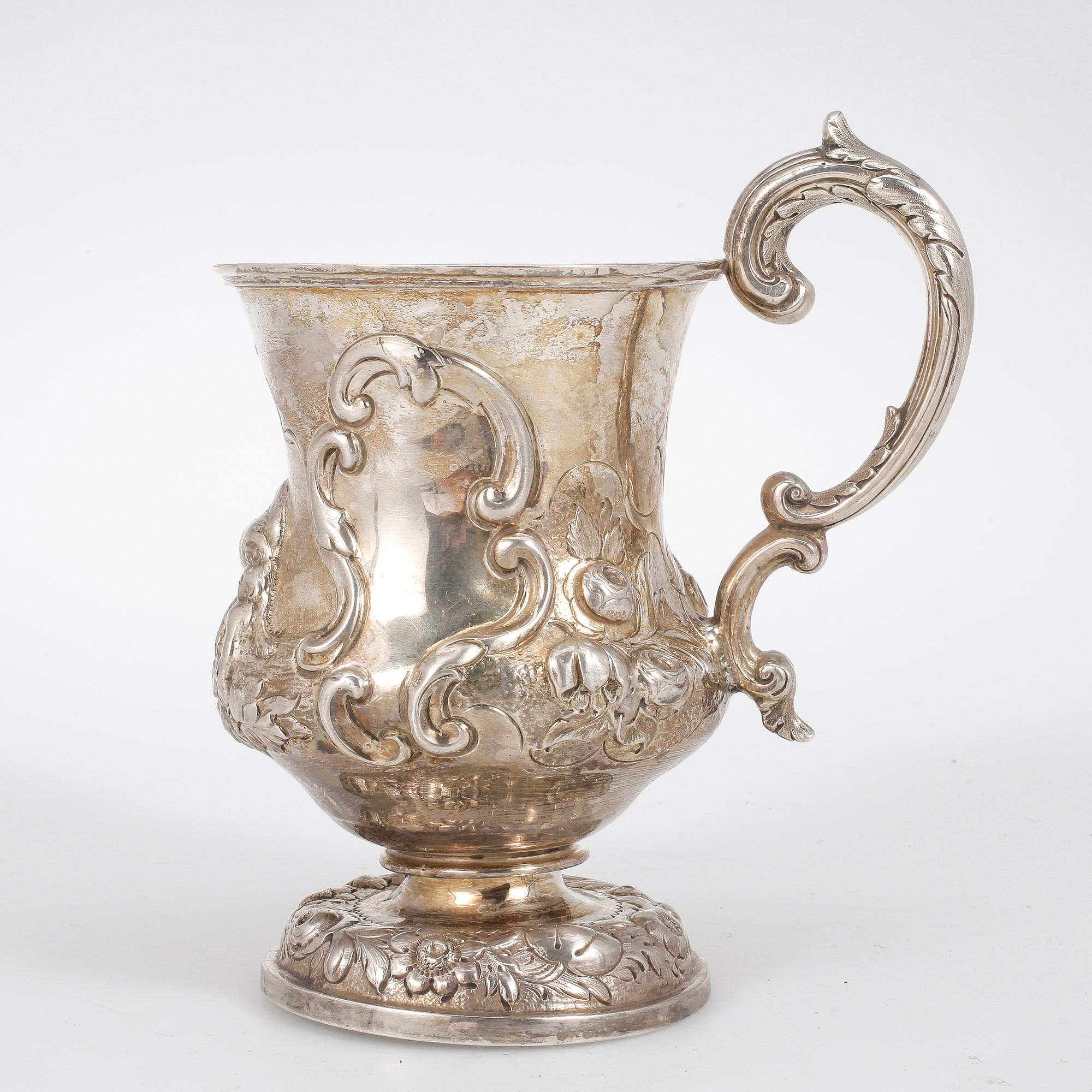 BÄGARE, silver, nyrokoko, London 1853. Vikt 249 gram.