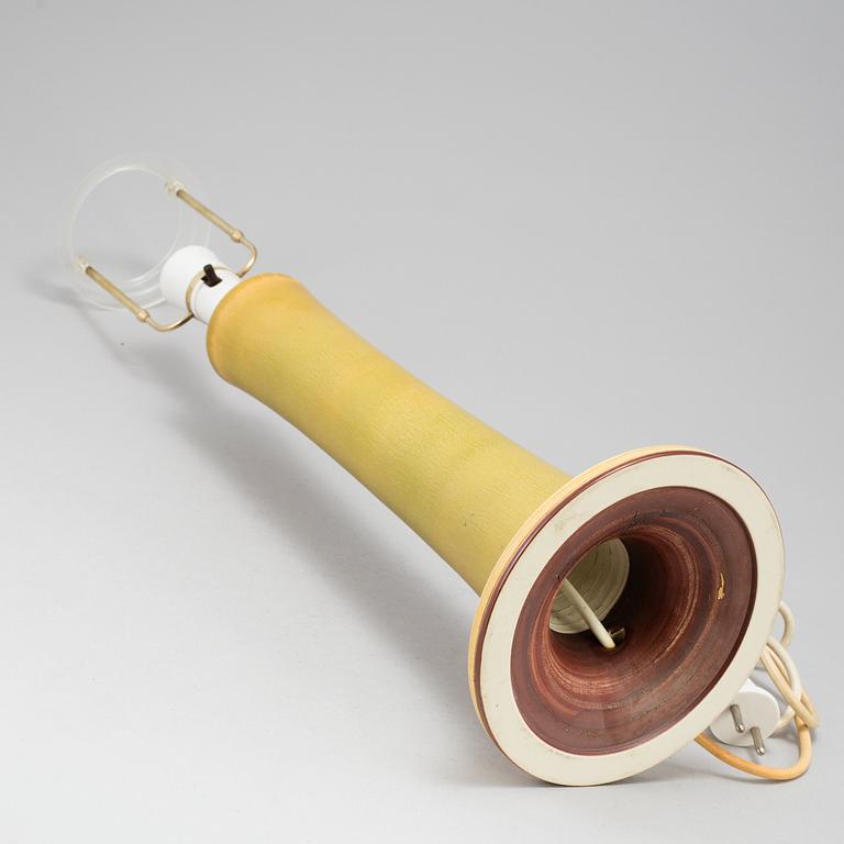 A steone wear table light i yellow hares fur gaze signed by Berndt Friberg for Gustavsberg.