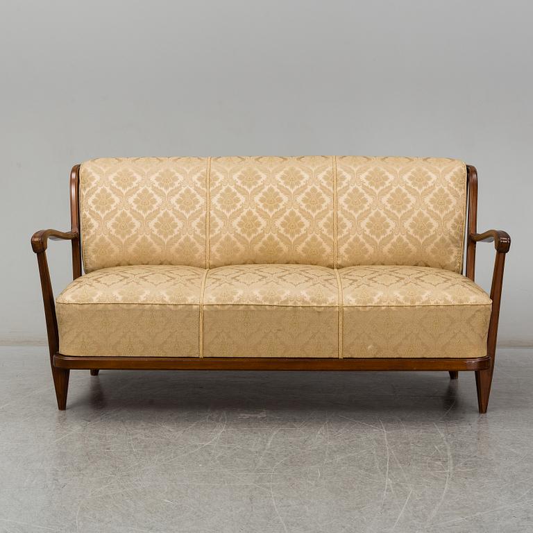 A sofa deisgned by Svante Skogh for Förenade Möbelfabriken in Linköping in the 1940s.
