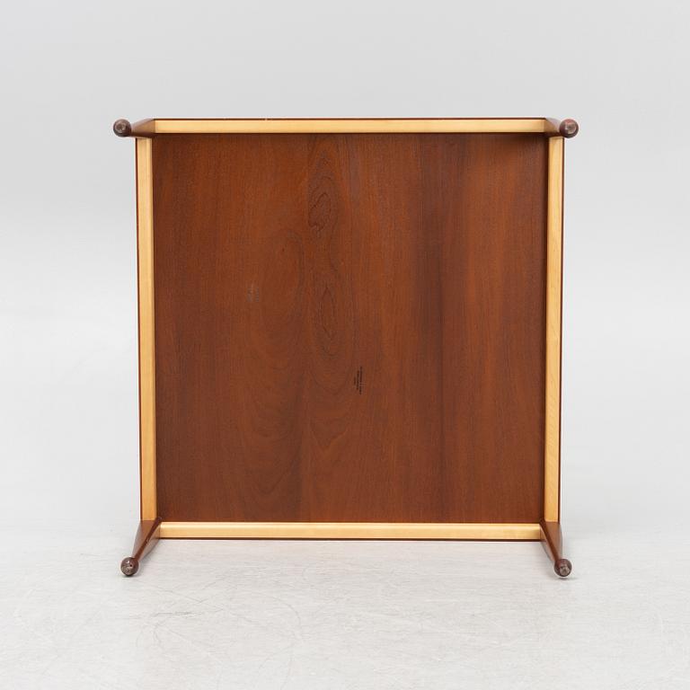 Josef Frank, soffbord, modell 2073, "Diplomat", Firma Svenskt Tenn efter 1985.