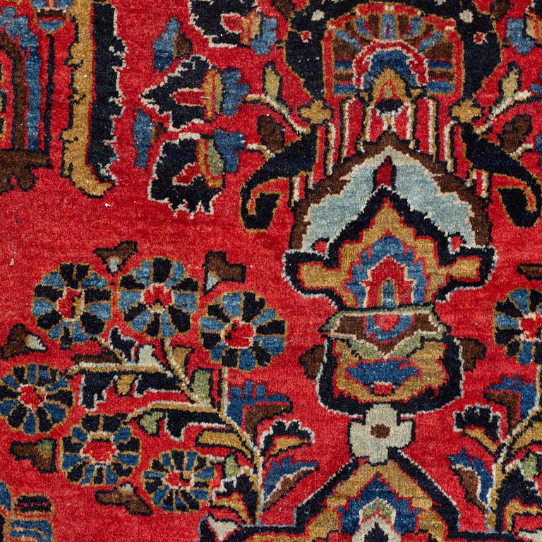 A carpet, antique/semi-antique, Sarouk, ca 351 x 263 cm.