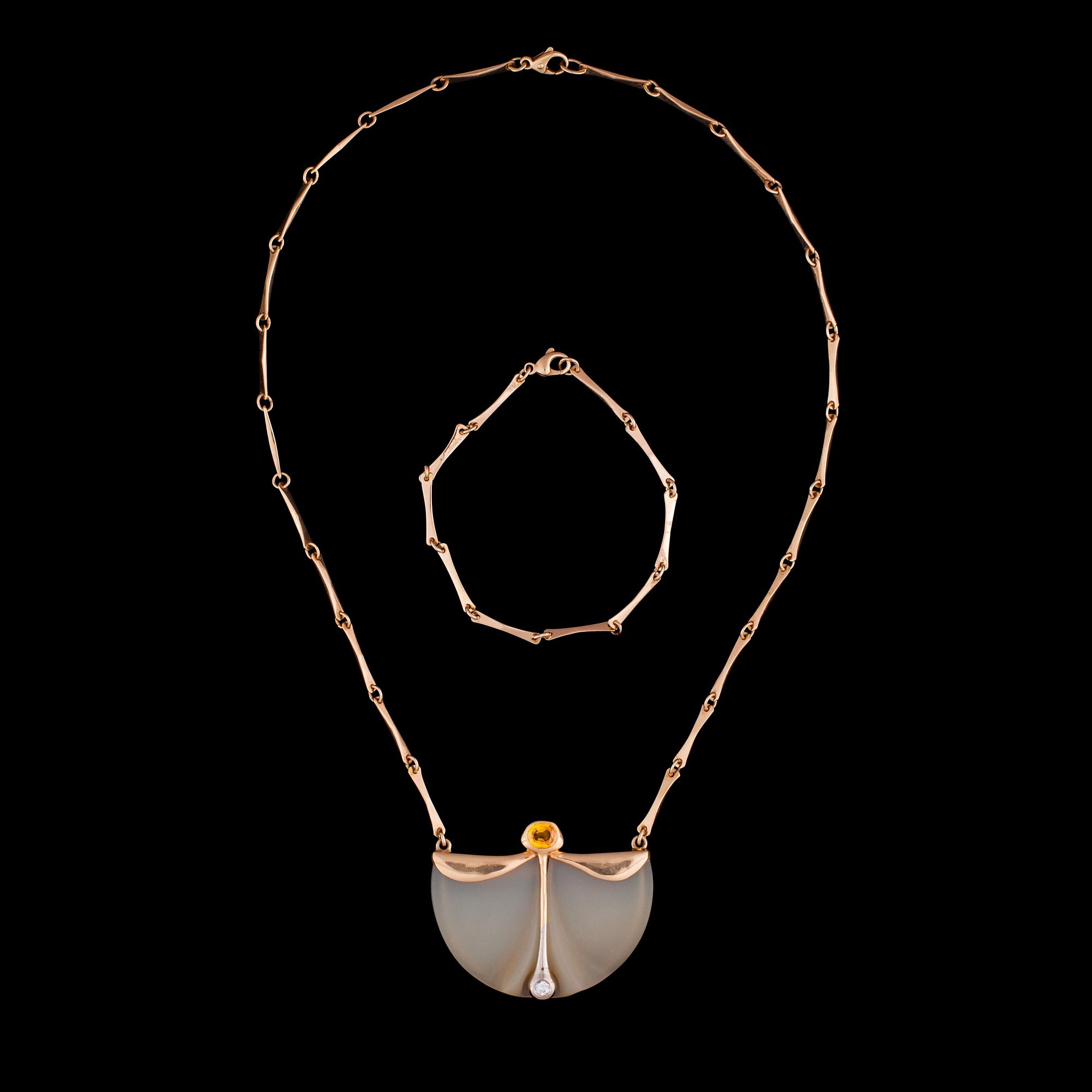 Jaana Lehtinen, A NECKLACE.