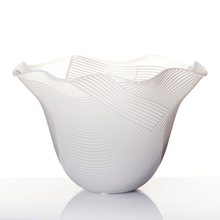 Klas-Göran Tinbäck, a unique cut flared glass bowl, executed in his own studio, Sweden 1997, executed by Wilke Adolfsson.