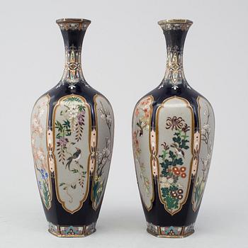 A pair of Japanese cloisonne vases, Meiji period (1868-1912).