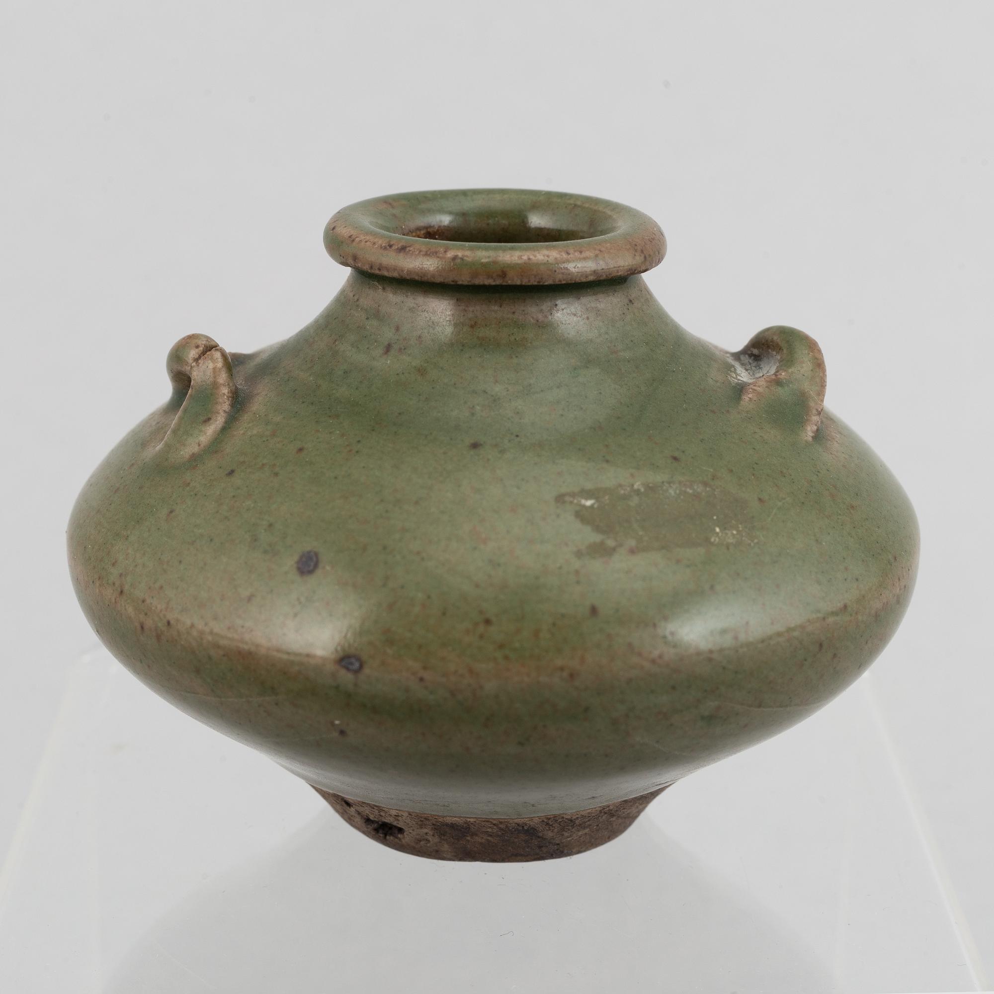 A group of four blue and white porcelain objects and a celadon green glazed jar, Qing dynasty, 18th century.