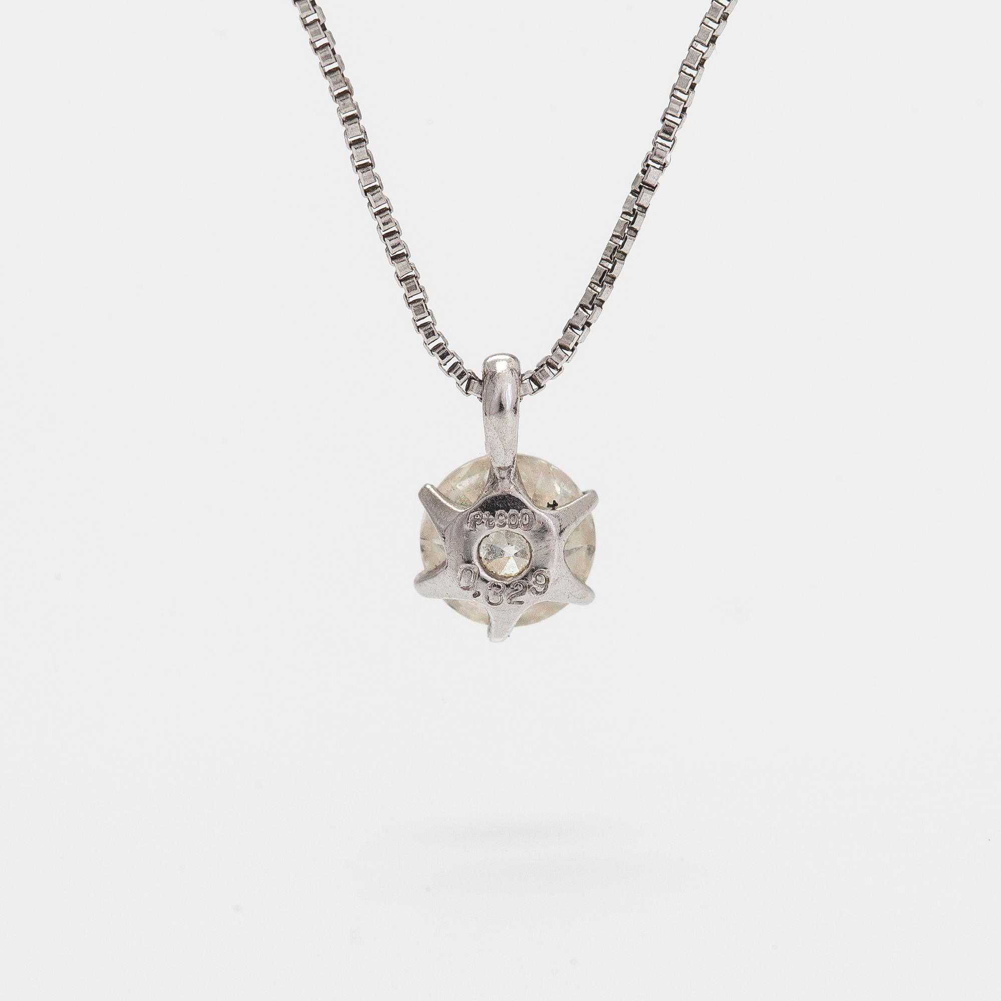 Hänge med kedja, platina och diamant ca 0.329 ct enligt gravyr.