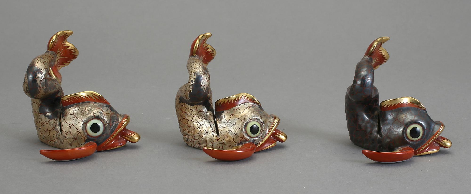 VASER samt KORTHÅLLARE, porslin. 5 delar, Herend, Ungern, 1900-talets andra hälft.