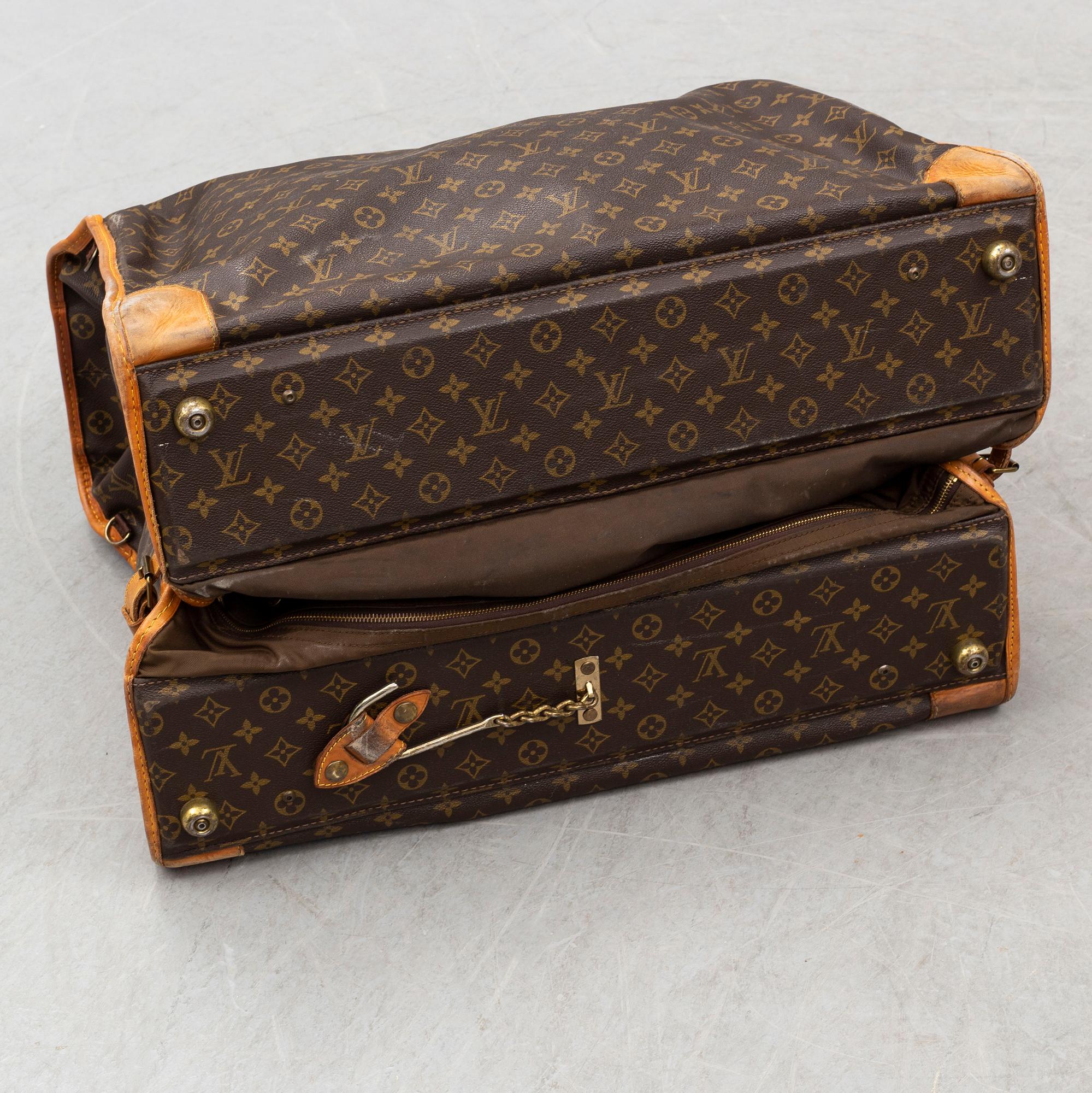 LOUIS VUITTON, a monogram canvas garment bag.