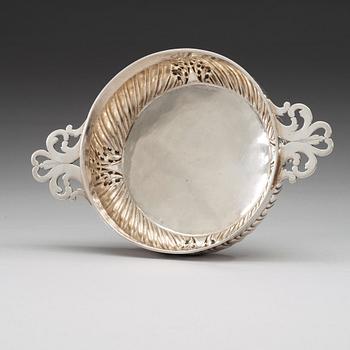 A German early 18th century silver bowl, possibly of Christoph Friedrich Pohl, Greifswald (maker from 1729).