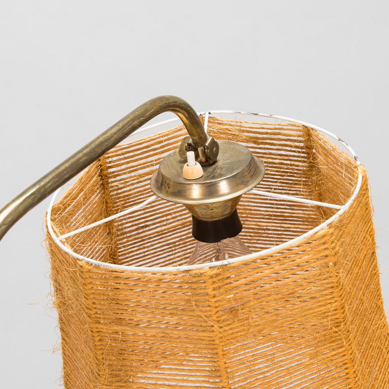 A 1950s floor lamp in brass.