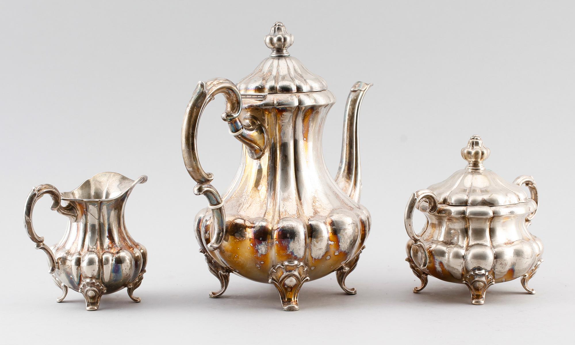 KAFFESERVIS, 3 delar, silver, rokokostil, 1930. Total vikt ca 1196 g.