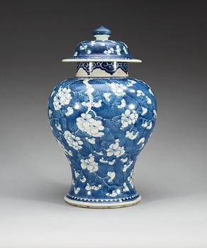 URNA med LOCK, porslin. Qing dynastin, Kangxi (1662-1722).