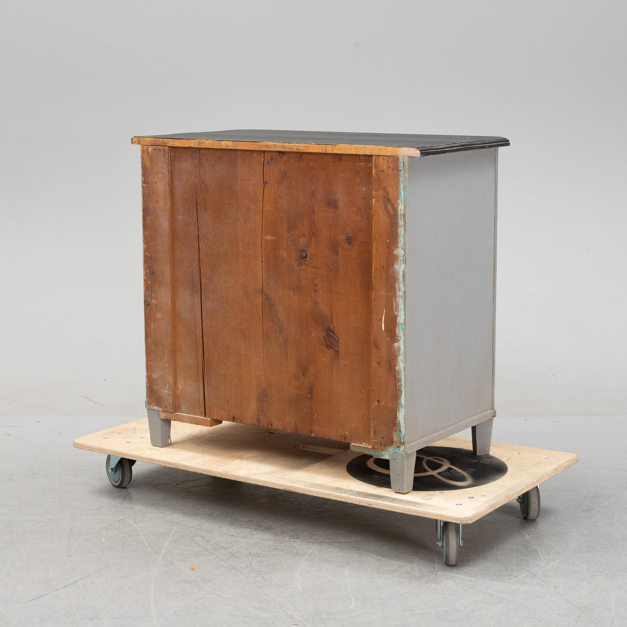 A painted gustavian style chest of drawers, early 20th century.